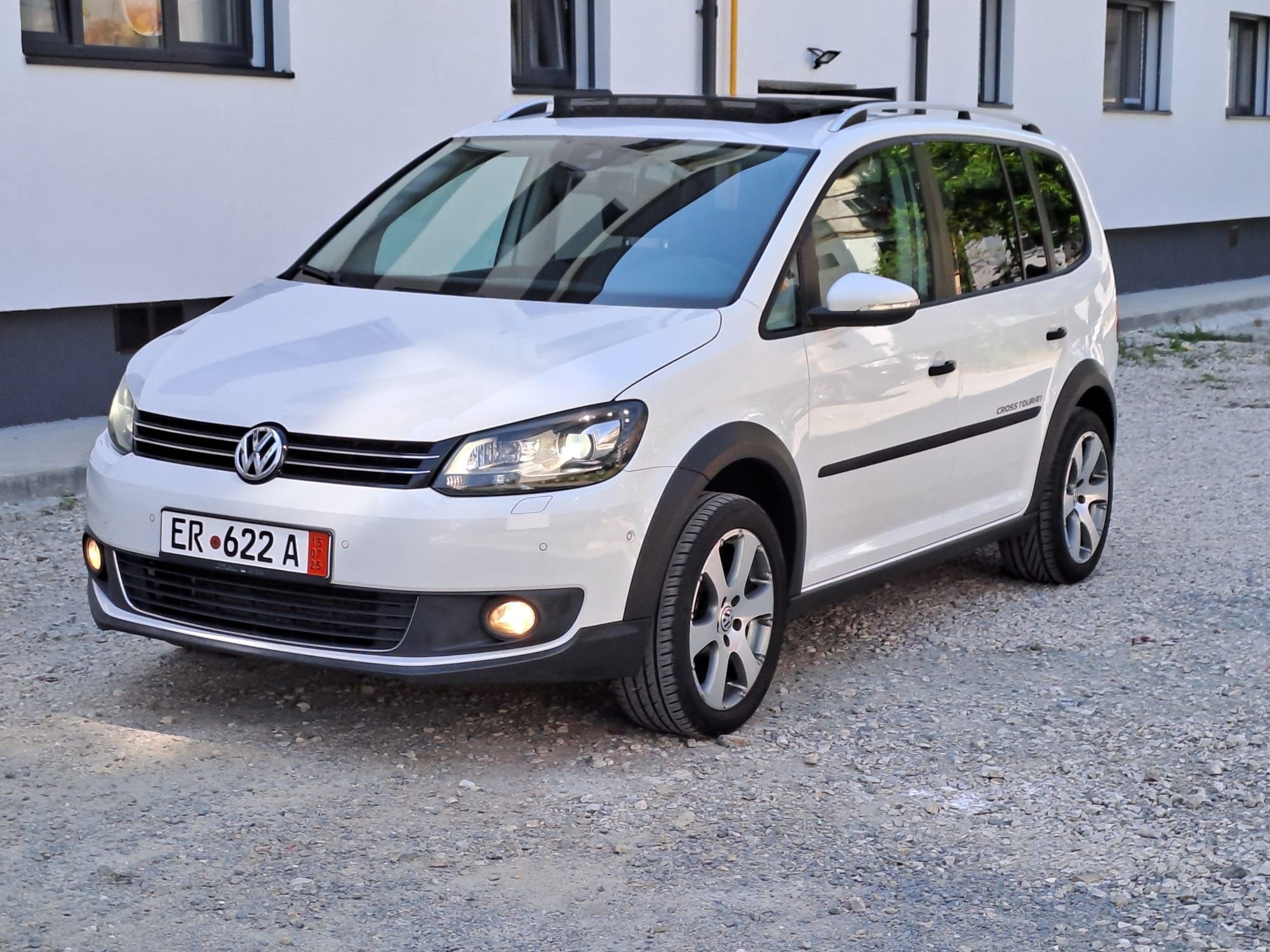 Volkswagen Touran Cross, 7 locuri,, Automat, recent adus in țară