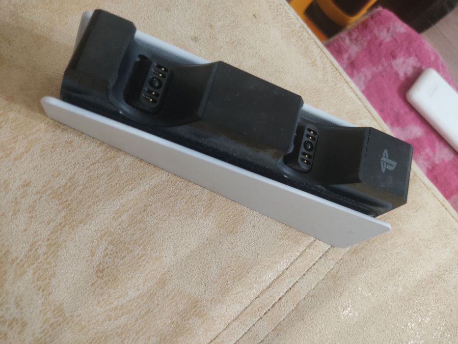 Беспроводная зарядка для Playstation 5