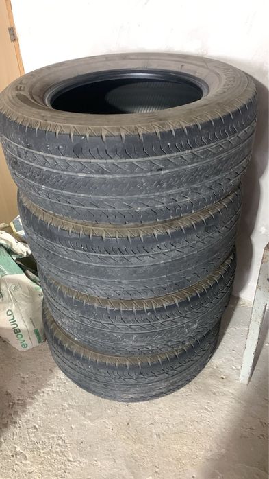 Покрышка Bridgestone 285/60/18 в отличном состоянии