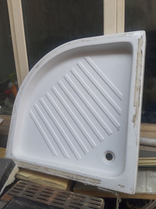 Душевые поддоны продаются.