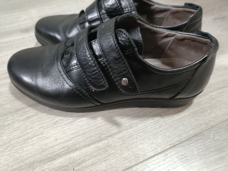 Saboți și pantofi din piele