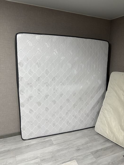 Продам новый матрас 200х200(пружинный)