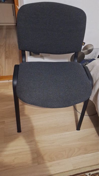 Продам офисные стулья 6 шт