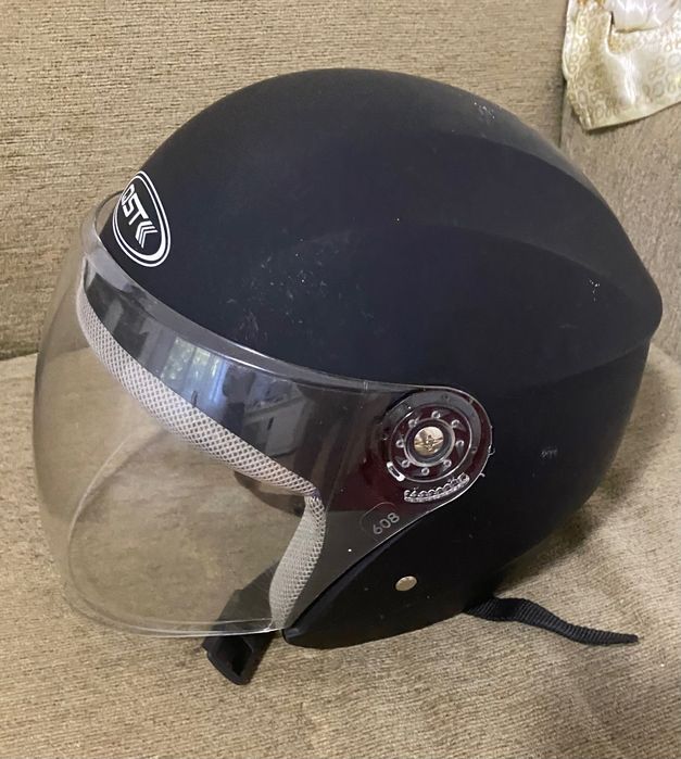 Cască moto, scuter , trotinetă… etc