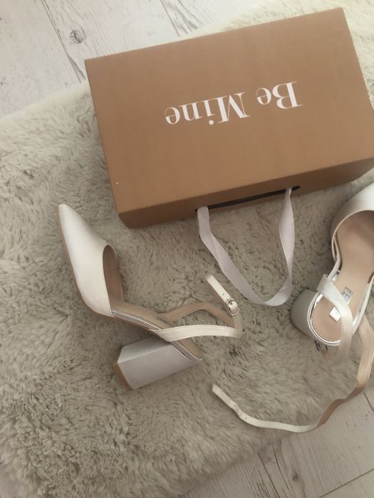 Pantofi superbi satin impecabili, purtati o data