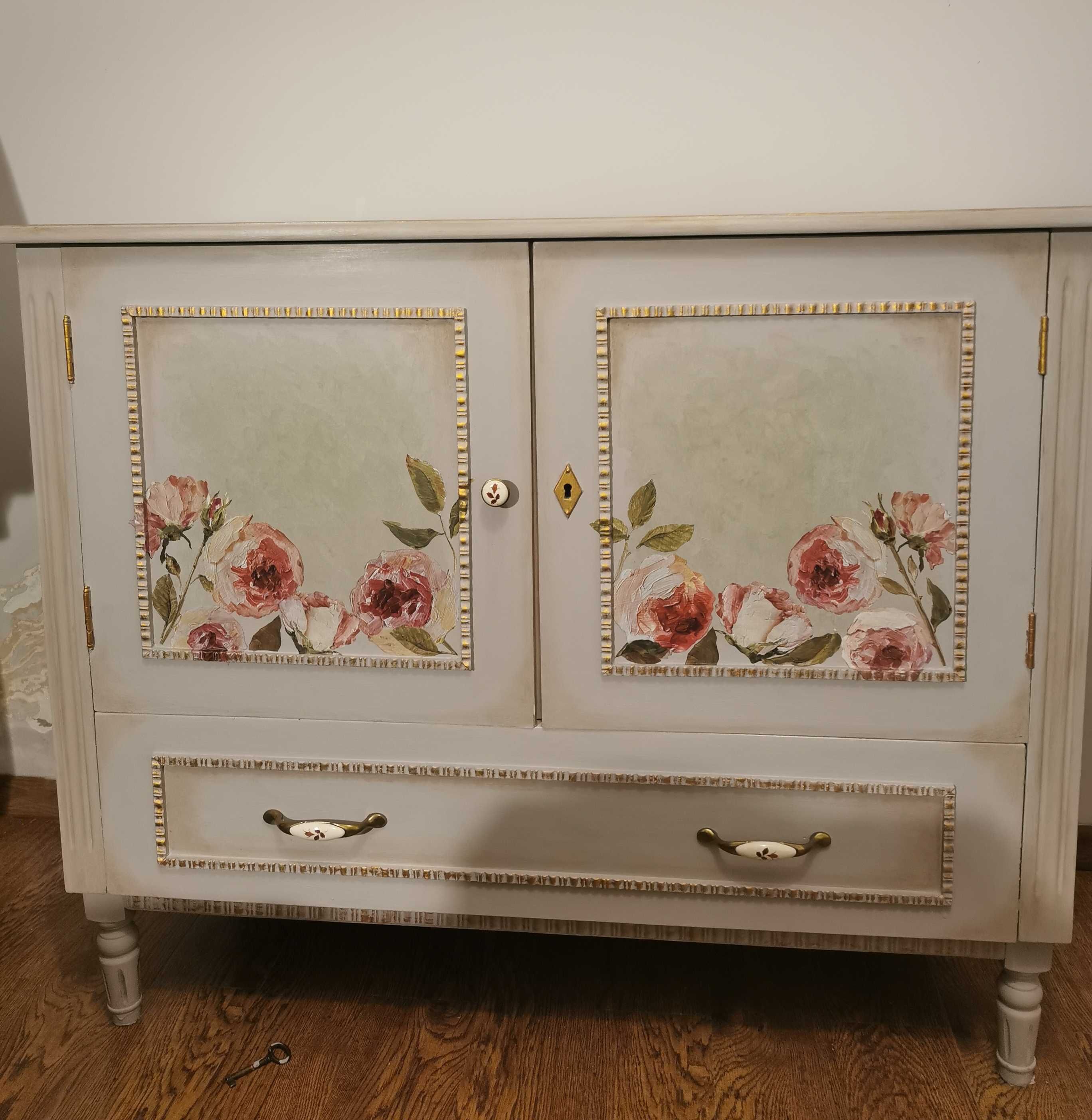 Comoda in stil shabby chic