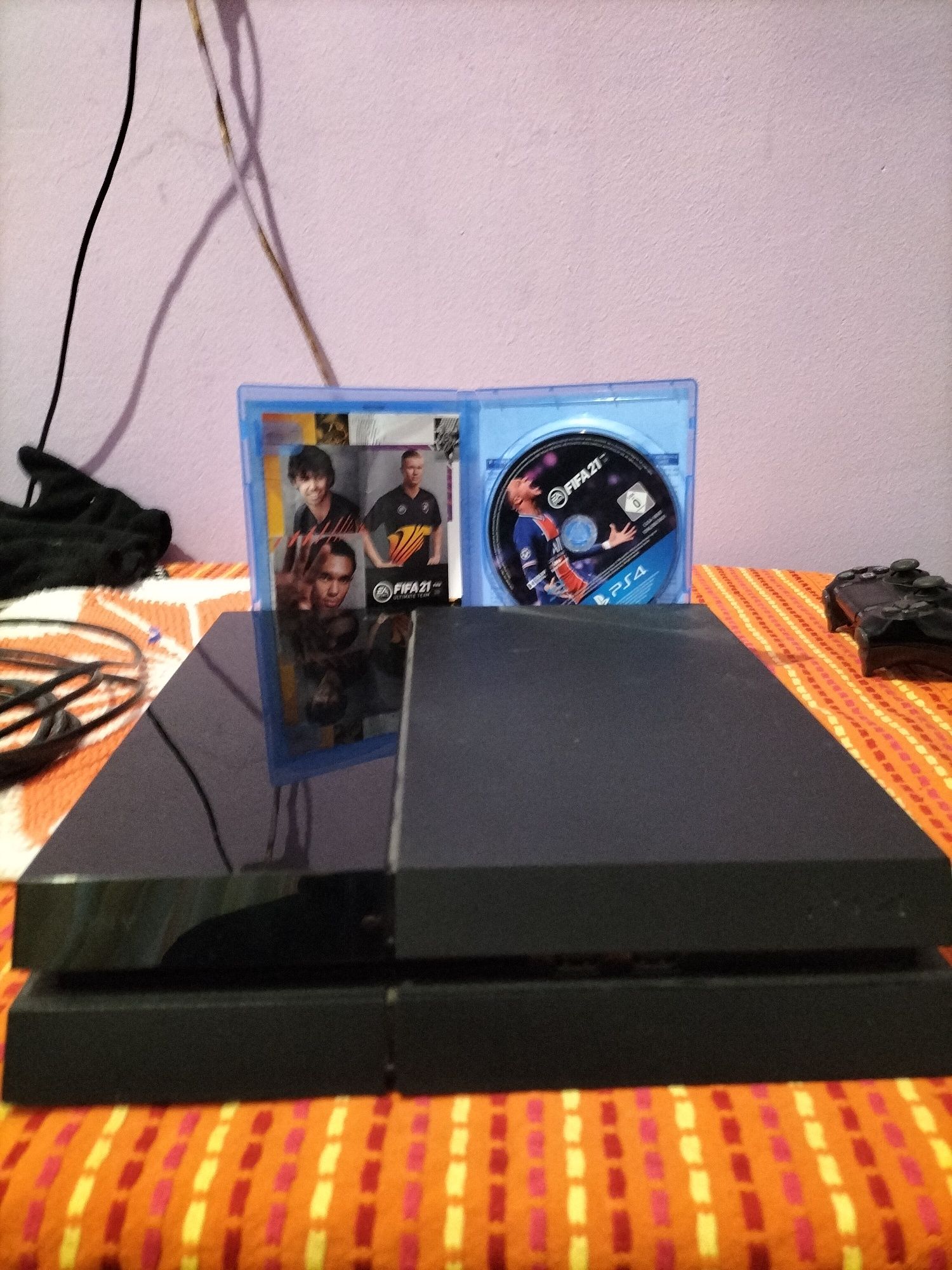 Ps4+2 jocuri+maneta ,600GB