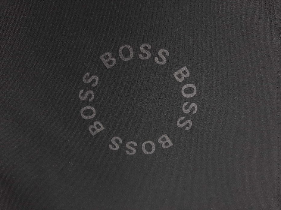 Hugo Boss Savoog - Оригинално мъжко горнище размер S