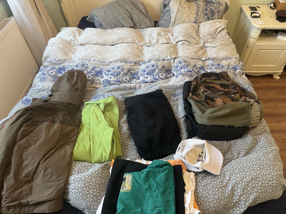 Pachet cu mai multe haine de vanzare