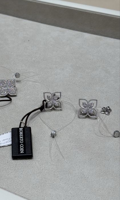 Продам серьги Roberto Coin.