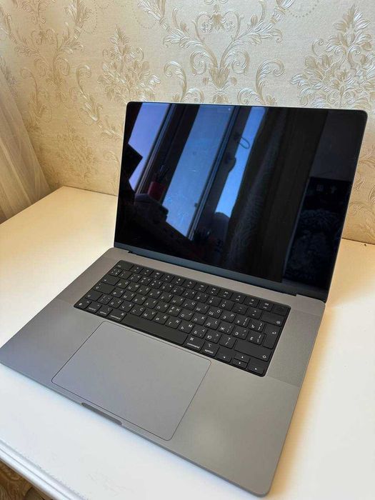 MacBook Pro 2023 M2 Pro / 16.2 / 16ГБ / 512SSD