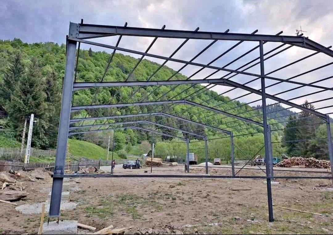 Vand si executam hale metalice avem pe stoc diferite marimi de hale as