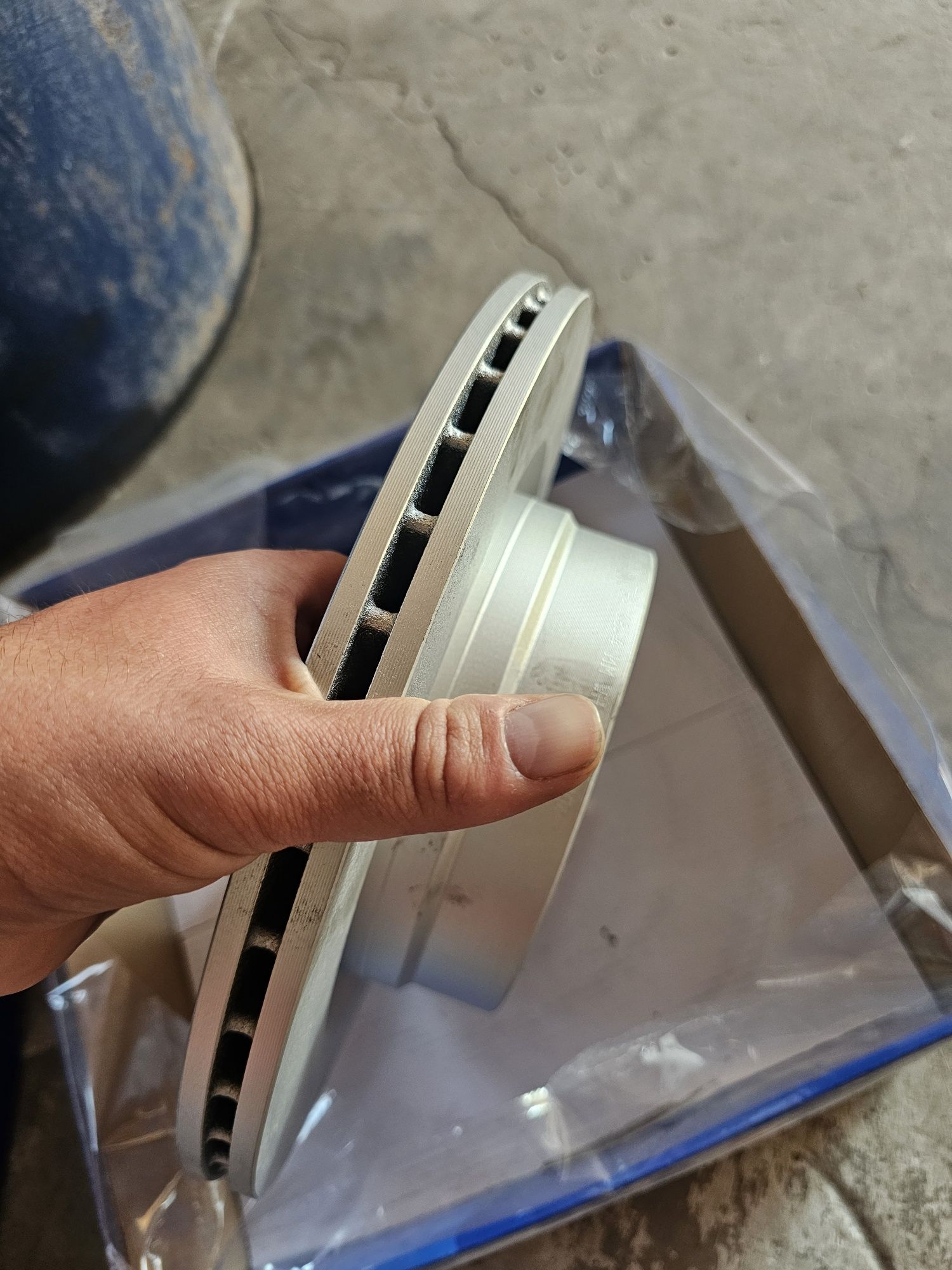 Discuri punte spate bmw 318d VENTILATE