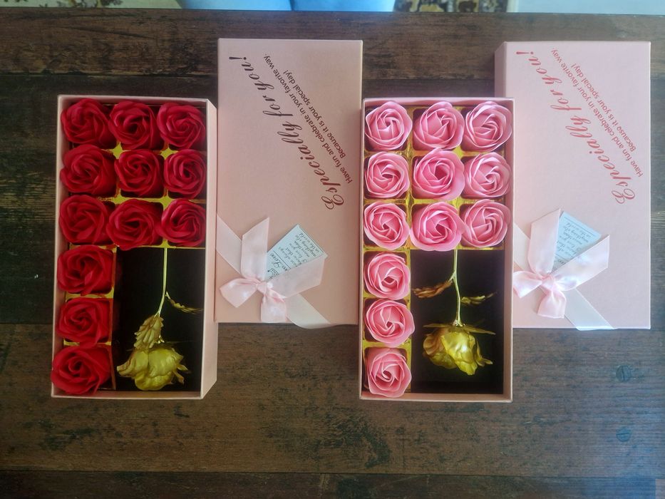 Cutii cadou cu trandafiri