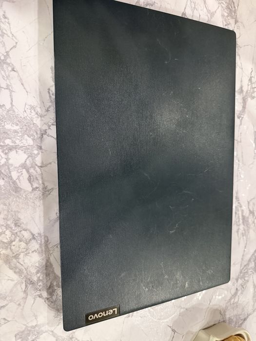 Lenovo noutbook sotiladi