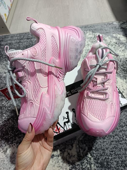 Adidași roz, noi