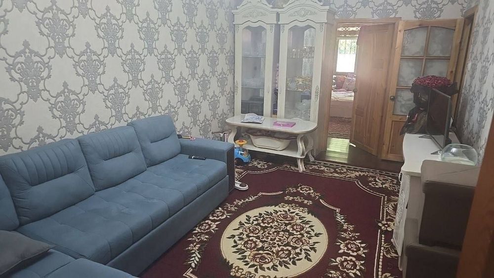 Юнусабад 8 квартал. Продается квартира 2/1/4