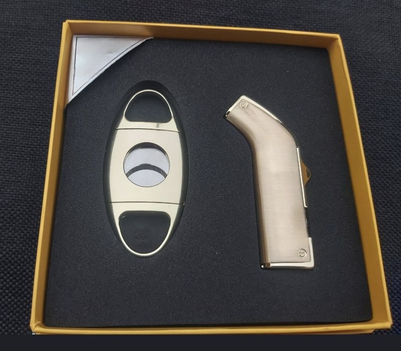 Луксозен комплект за пури,запалка и резачка с лого,в подаръчна кутия