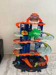 Продаётся hot wheels гараж в идеальном  состоянии