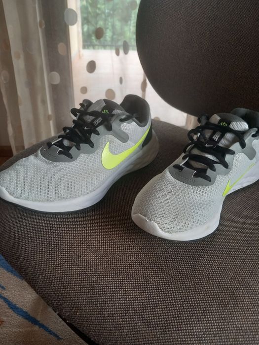 Adidași Nike gri cu verde