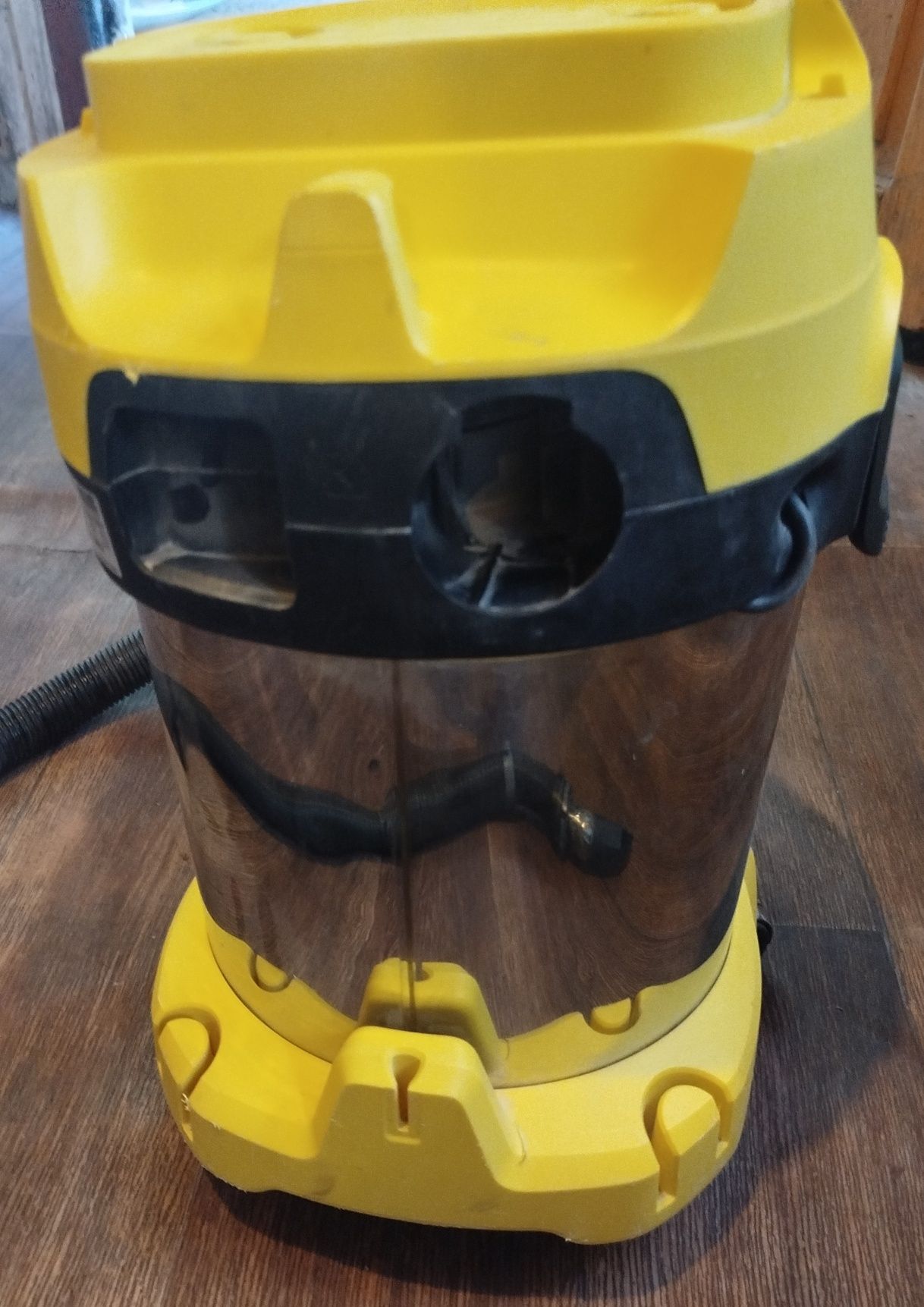 Продам пылесос Karcher WD 3 S V- 17