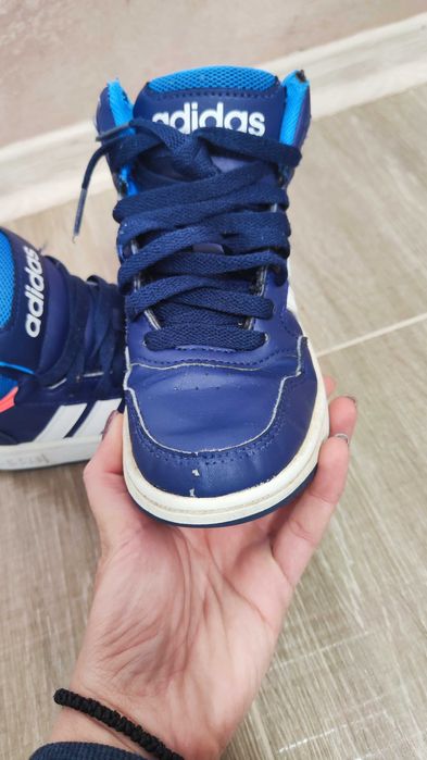 Детски маратонки за момчета Adidas Hoops 3, номер 30
