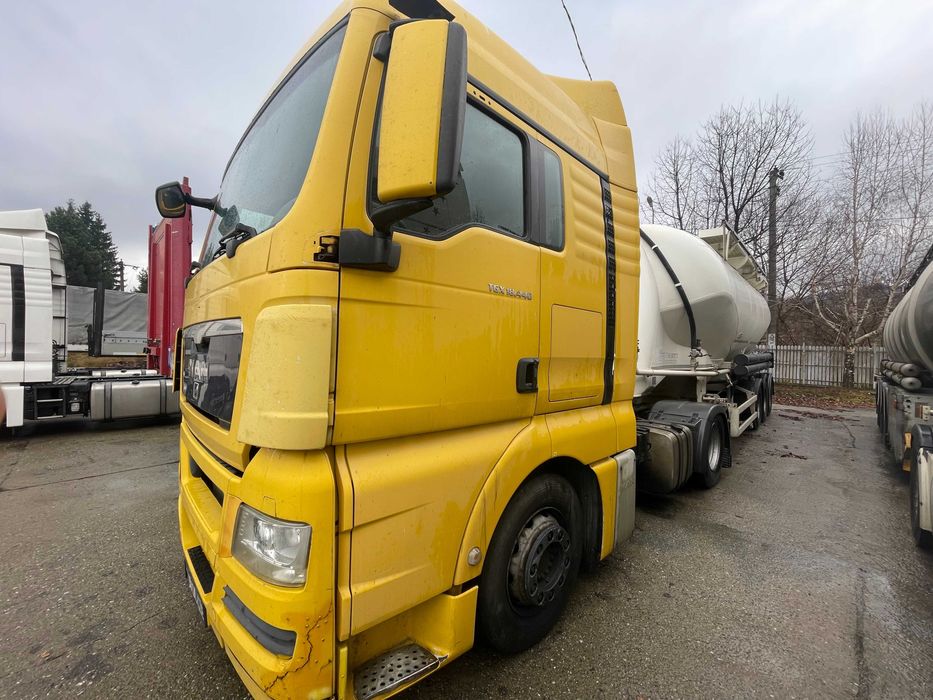 Semiremorca Spitzer SF 2734/2P si cap tractor MAN TGX 18440