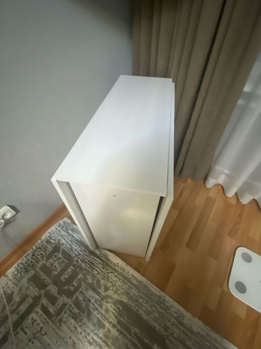 Кушетка, стол, телевизор