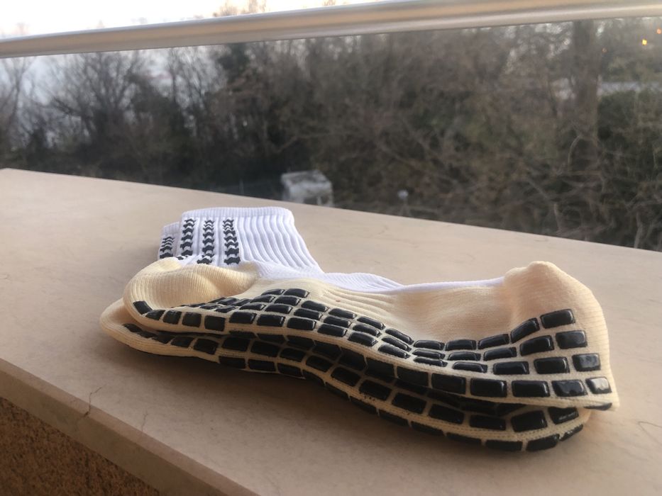 Анти плъзгащи чорапи (grip socks)