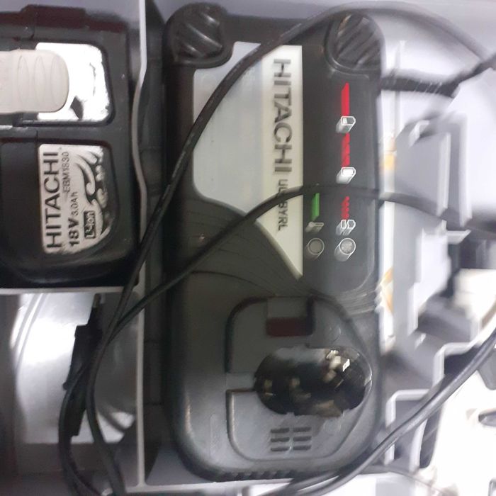 Bormasina cu acumulator Hitachi