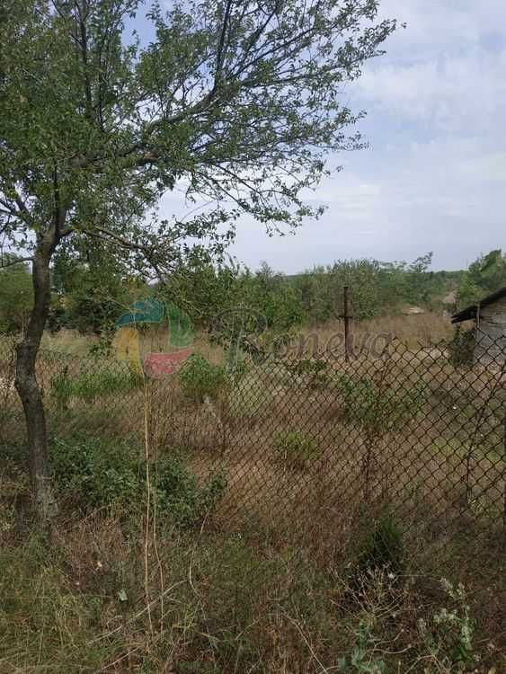 Парцел 1400 м2 с къща 35 кв