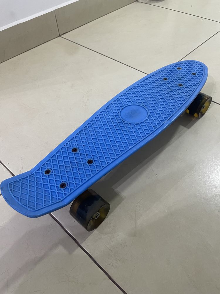 Penny board cu leduri si roti de silicon