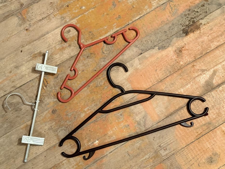 Продам Вешалки разные