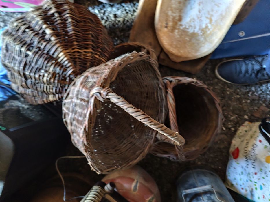 Плетени кошници автентични.