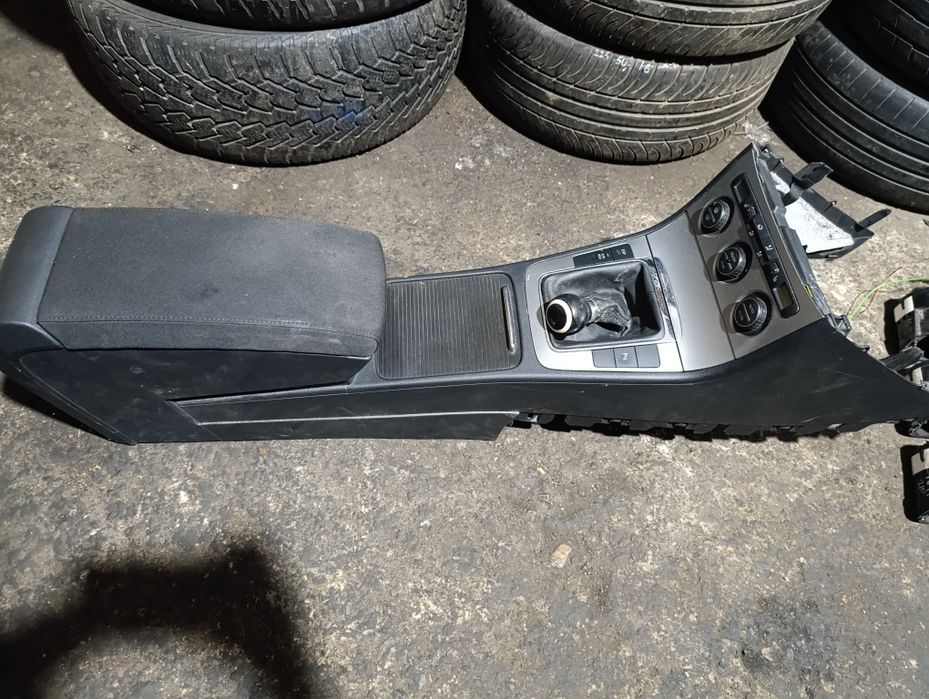 Консоль центральная на Фольксваген Пассат В6 из Германии