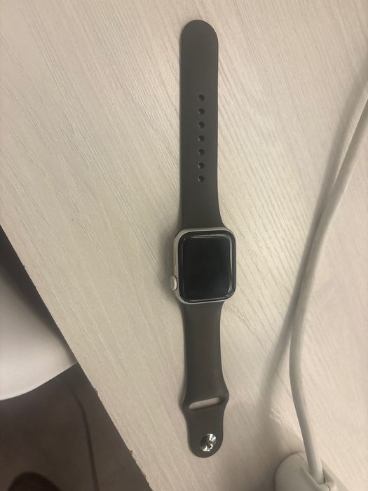 Apple watch SE , 2 серия , 44мм