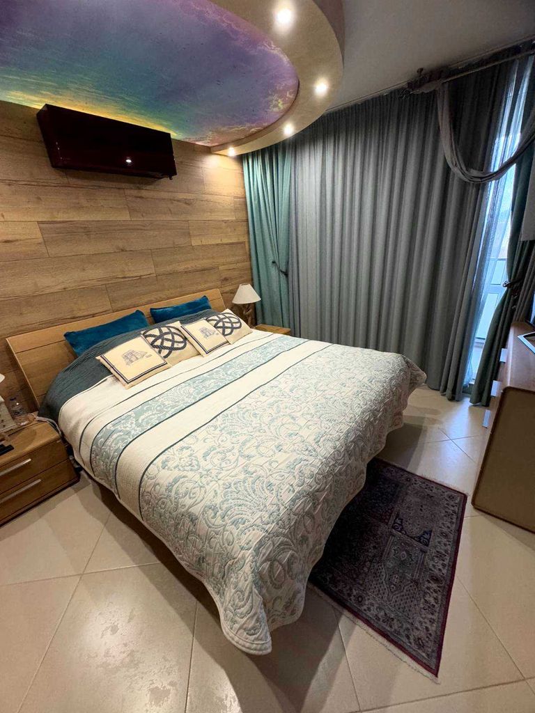 Дава се под наем Двустаен апартамент в Бургас, Център - 80 кв.м за 1250 € - Снимка #4