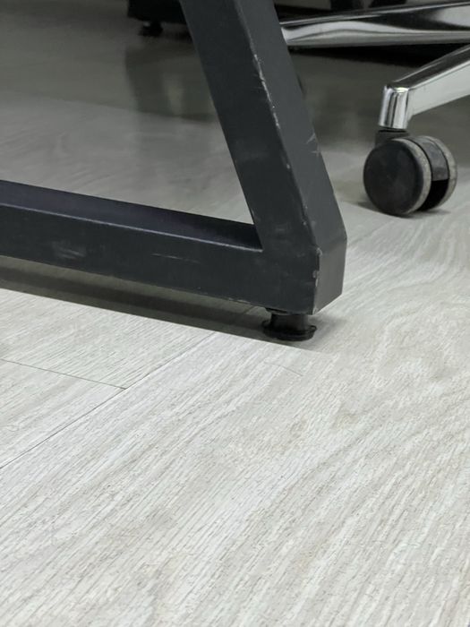 Стол сотилади LOFTBEK