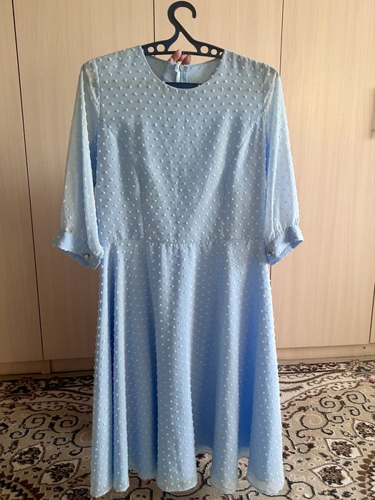 Женское голубое платья