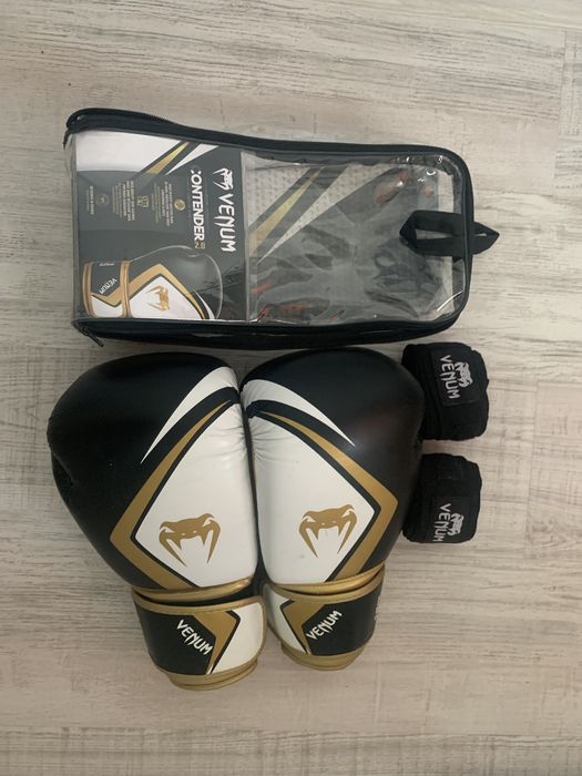 Боксови ръкавици Venum Contender 2.0 Black/White/Gold