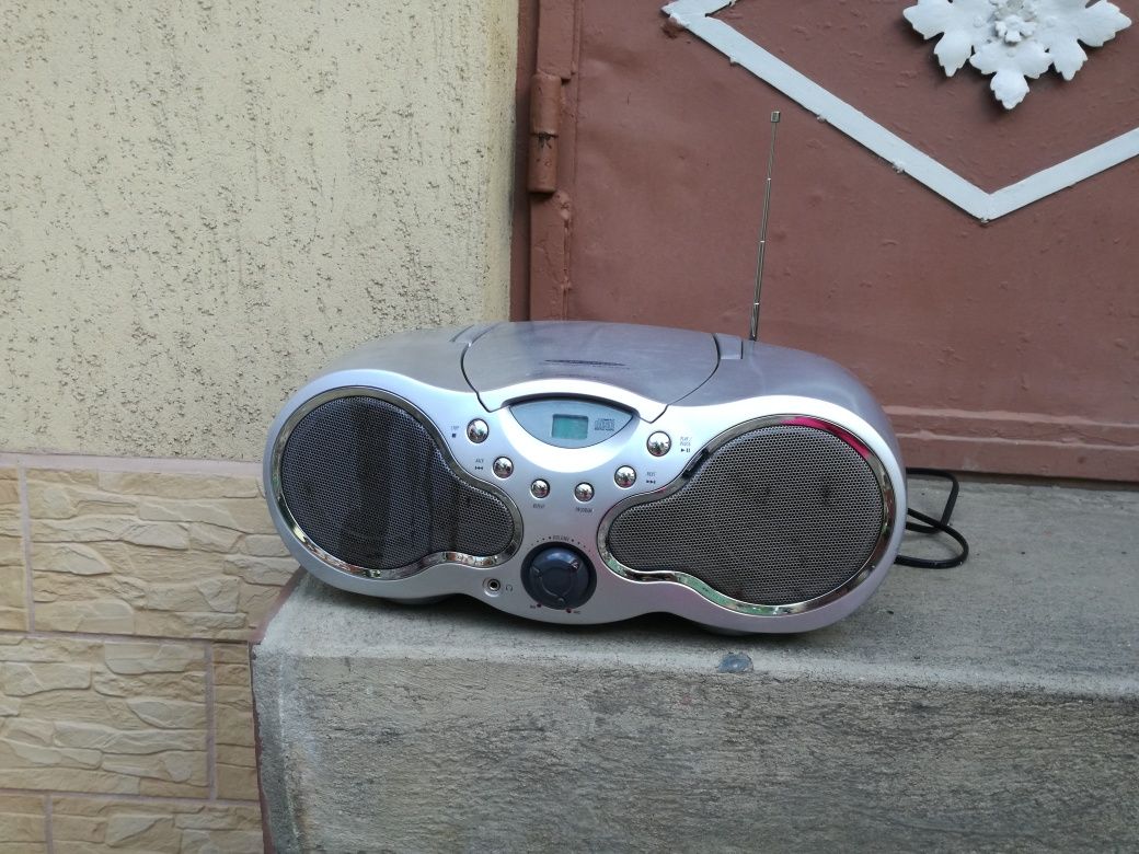 Vând radio cd player stereo