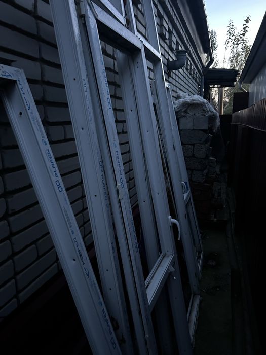 Продам окна балконная дверь и окно 2 штуки