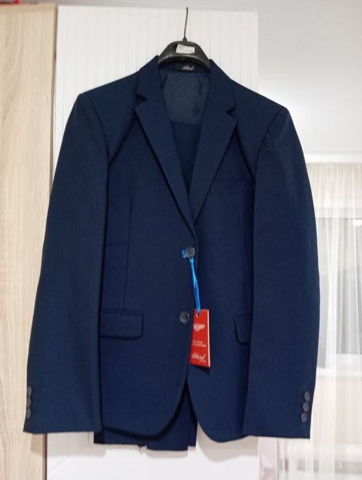 Продам классический костюм