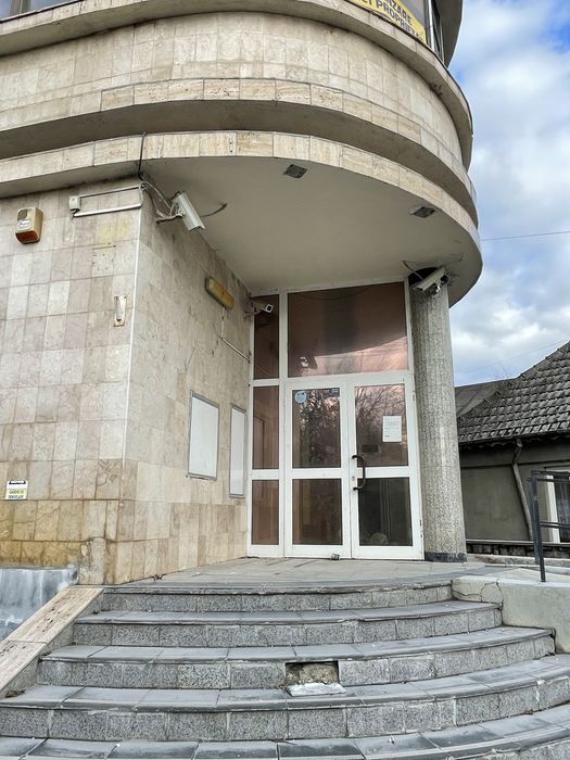 Vand spatiu comercial 1000 mp + teren