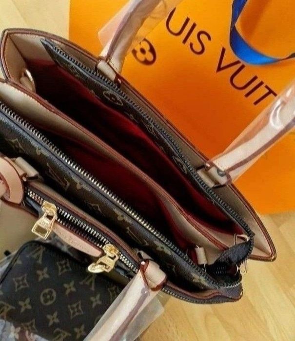 Set 3 articole (geanta+esarfa cu 2 fețe+portofel)saculet, etichetă