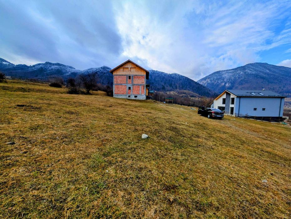 Teren intravilan 5 km de Castelul Bran, in Zarnesti, zona rezidentiala