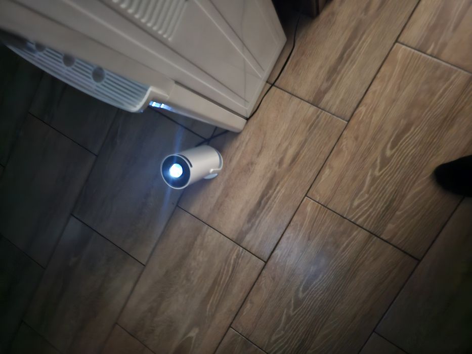 Vând proiector  ultra hd plus panza 72 inch