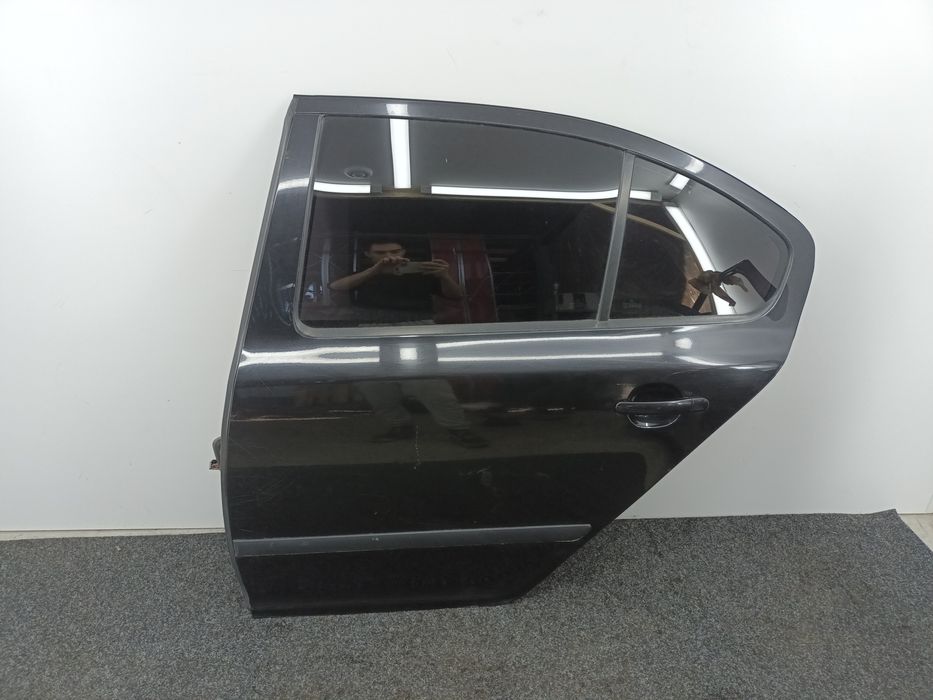 Dezmembrez Usa stanga spate de pe Skoda OCTAVIA 2004-2011
