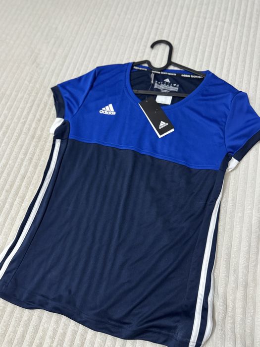 Чисто нова дамска тениска Adidas с етикет – Оригинална