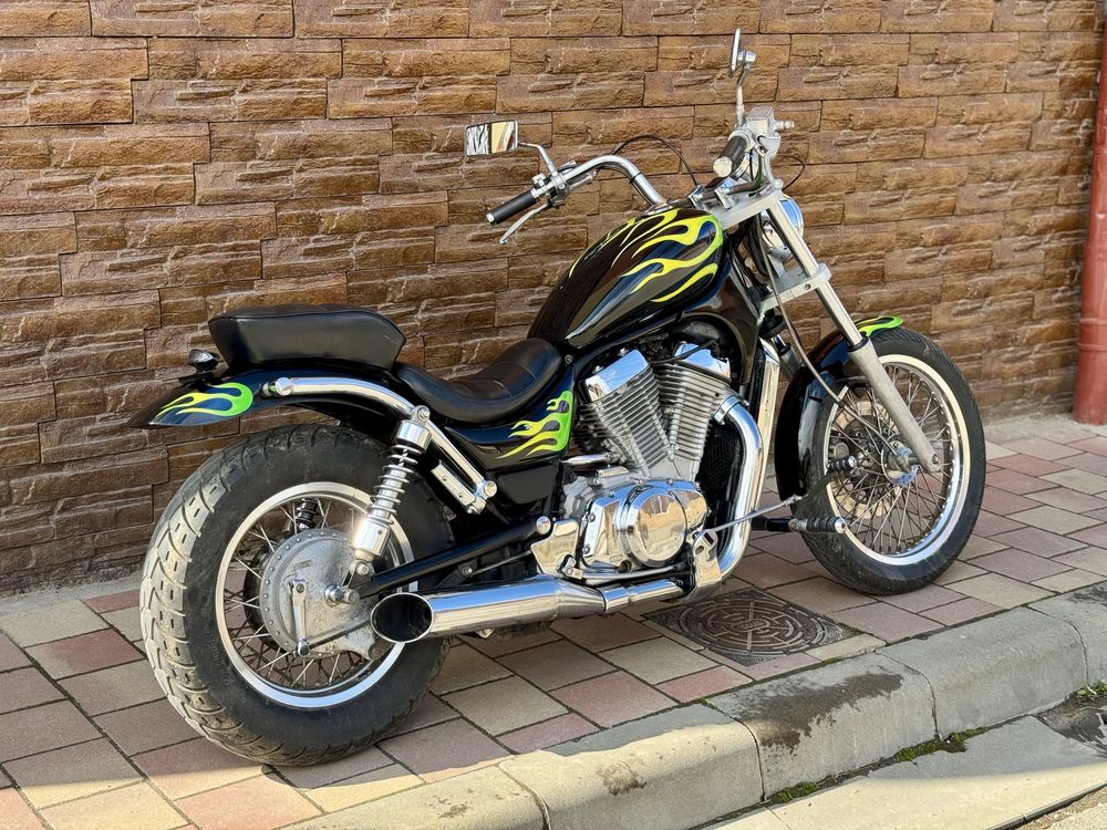 Suzuki Intruder VS700